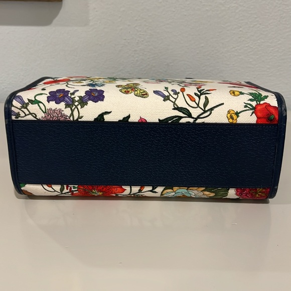 Gucci Flora Canvas Tote with Navy Leather Trim - Picture 6 of 16